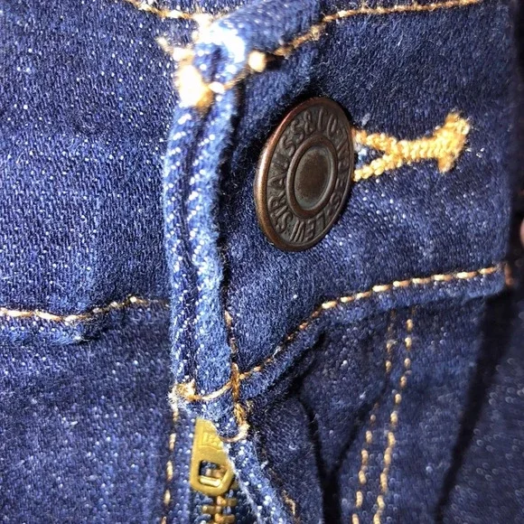 Levi’s jean shorts - Picture 6 of 9